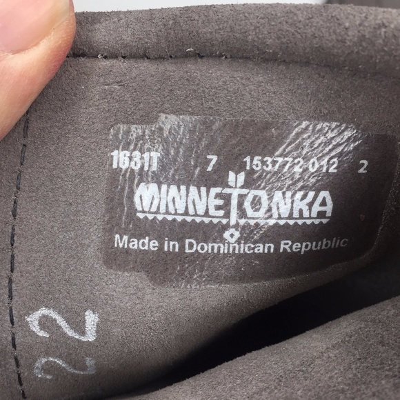 Minnetonka 3 layer fringe moccasin boots size 7. - Picture 9 of 10